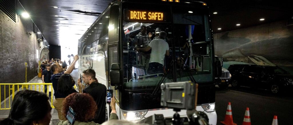 nyc-authorities-arrest-10-protesting-against-bus-of-migrants