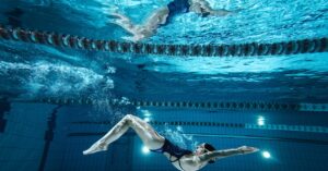 so-you’re-underwater:-why-do-you-see-that-circle-of-light-above-you?