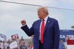 lights-come-on-for-trump-campaign-as-dnc-goes-dark-–-washington-examiner