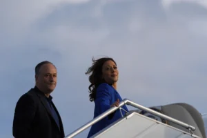 harris-steps-up-lawmaker-outreach-democrats-say-biden-neglected-–-washington-examiner