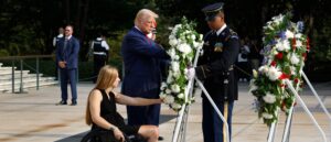 trump-honors-kabul-bombing-anniversary-with-gold-star-families-as-biden-kicks-off-beach-vacation