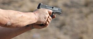 liquor-store-worker-pulls-gun-on-mob-of-oakland-teens-as-they-assault-him