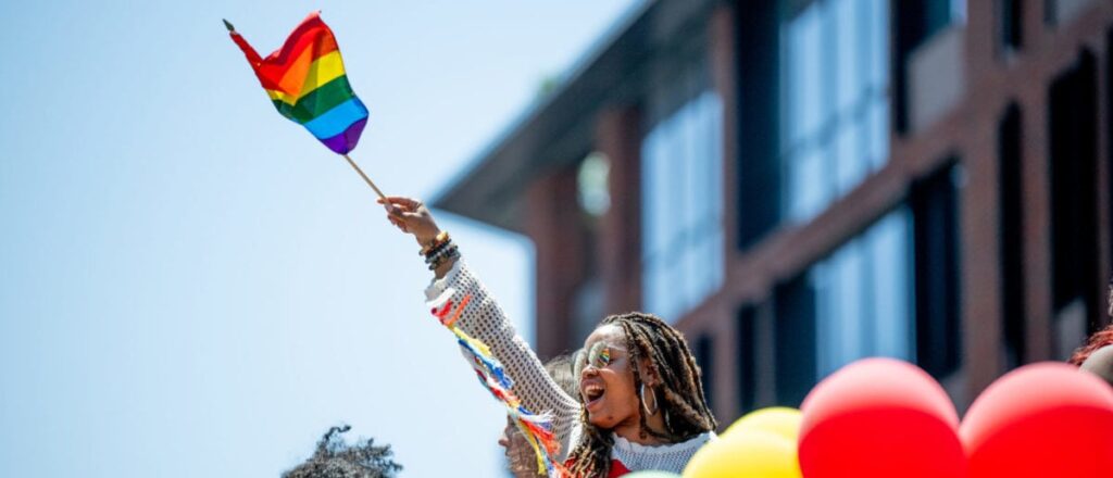 fact-check:-viral-x-video-does-not-authentically-show-mom-removing-lgbtq+-pride-flag-from-classroom