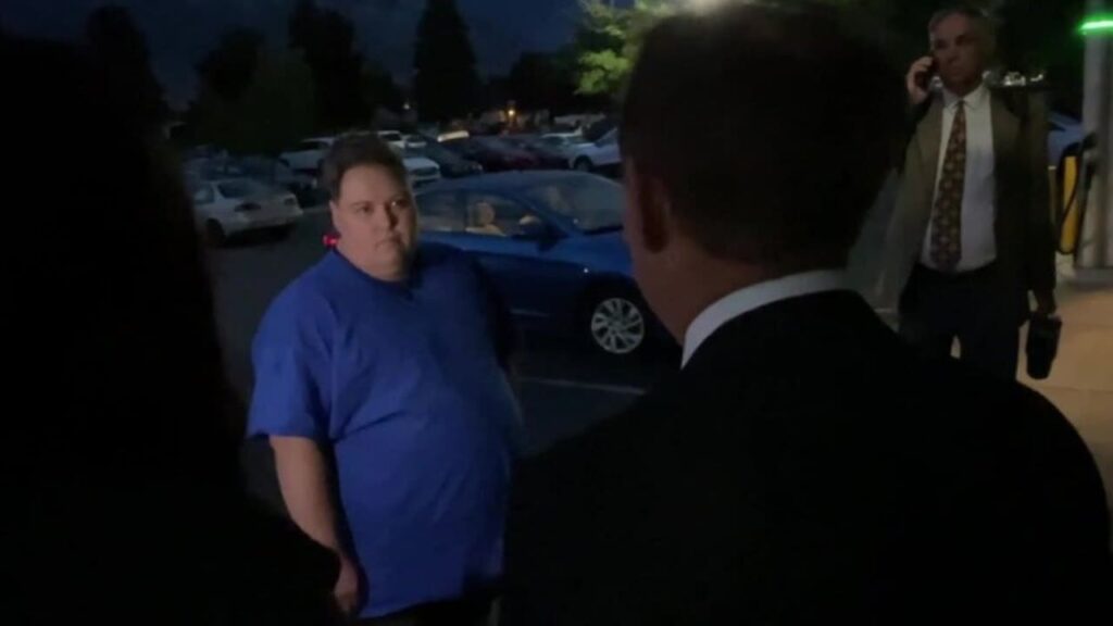utah-mayor-punched-and-spit-on-by-reporter’s-daughter-after-city-council-meeting-(video)-|-the-gateway-pundit-|-by-david-greyson
