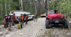 man-stranded-on-mountain-after-14-of-his-co-workers-leave-him-and-remove-path-markers