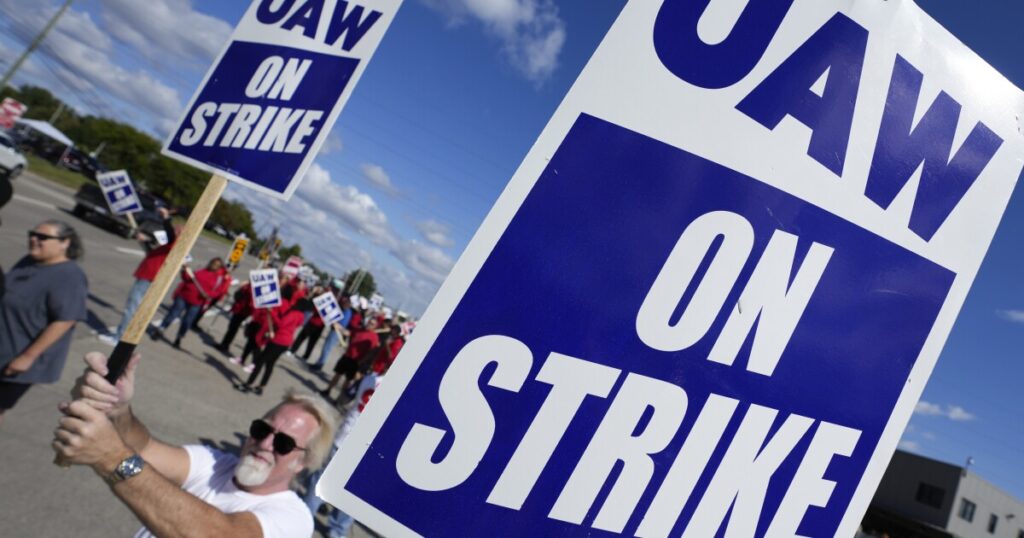 experts-predict-uaw-strike-will-cost-150,000-jobs-and-the-contract-itself