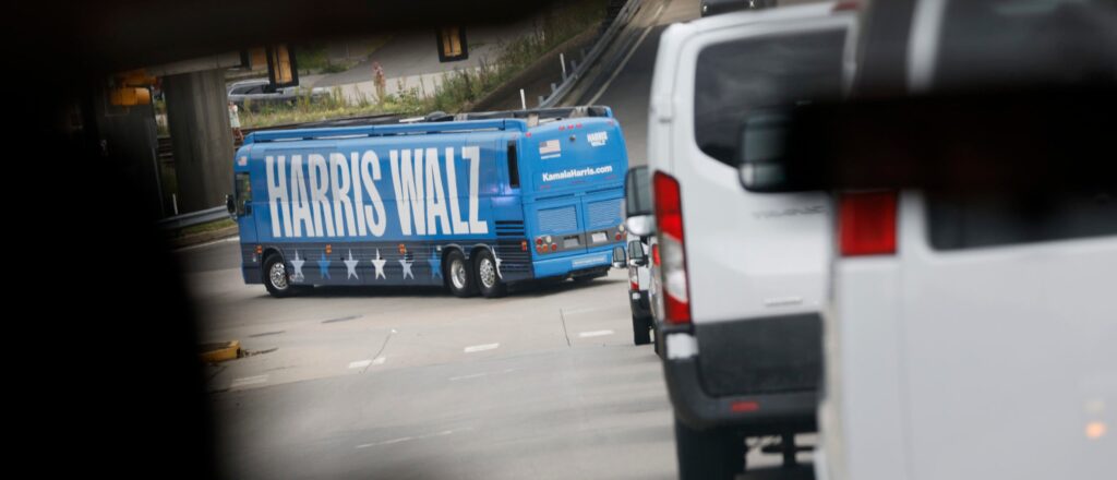 tim-walz’s-motorcade-crashes,-injuring-staffer,-reporters