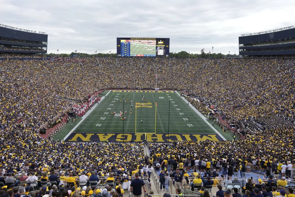 democrats-fly-project-2025-banners-over-college-football-games-in-effort-to-troll-trump-–-washington-examiner