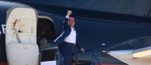 fact-check:-did-trump-lose-a-$50-million-lawsuit-for-playing-‘hold-on-i’m-coming’-at-his-rallies?