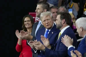 watch-live:-trump-holds-town-hall-in-michigan-with-sarah-huckabee-sanders-–-washington-examiner