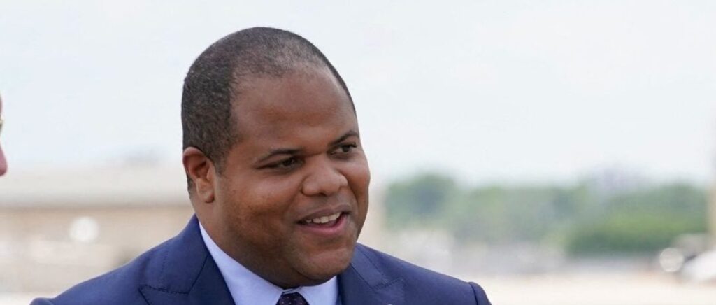 dallas-mayor-eric-johnson-leaves-democratic-party,-becomes-a-republican
