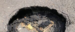 local-chicago-residents-fight-to-keep-gaping-pothole