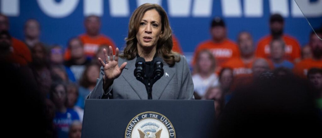 fact-check:-facebook-image-purporting-to-show-kamala-harris-with-p.-diddy-is-altered