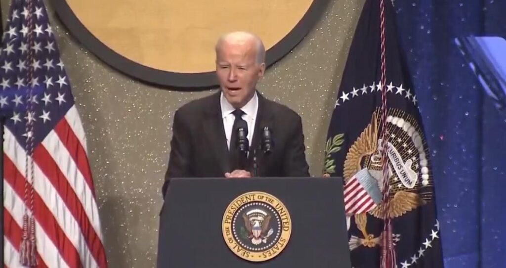 “i-vaccinated-the-nation-and-rebuilt-the-economy!”-–-old-man-joe-biden-starts-shouting-out-of-nowhere-(video)-|-the-gateway-pundit-|-by-cristina-laila