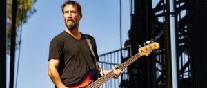 fact-check:-no,-this-image-does-not-show-keanu-reeves-with-a-pro-trump-shirt