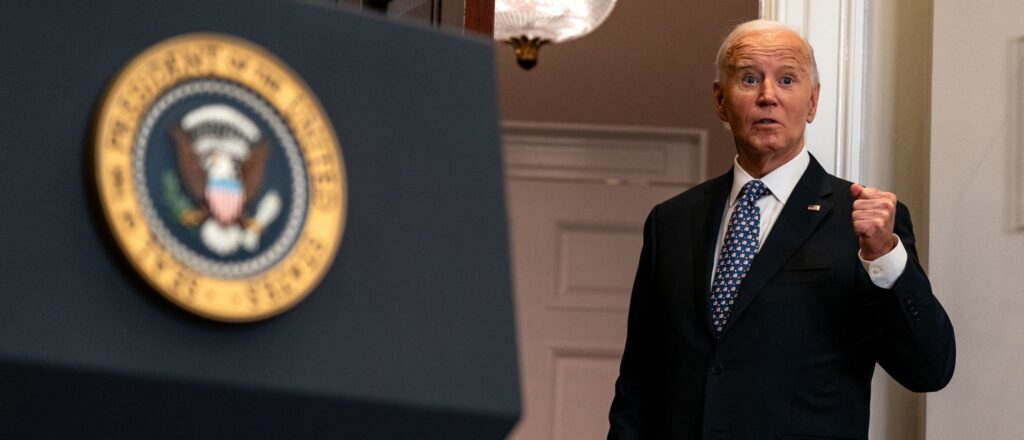 aides-reportedly-believe-biden-is-rapidly-deteriorating-as-world-descends-into-crisis