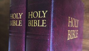 trump-endorsed-bibles-only-ones-that-fit-criteria-for-oklahoma-mandate-–-washington-examiner