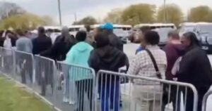 buses-spotted-at-kamala-harris’s-flint,-michigan-rally-(video)-|-the-gateway-pundit-|-by-cristina-laila
