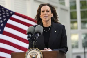 kamala-harris-talks-‘vibes,’-bashes-trump,-and-has-a-beer-with-stephen-colbert-–-washington-examiner