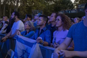 harris-tries-to-sway-skeptical-jewish-voters-in-arizona-–-washington-examiner