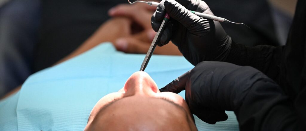 man-with-no-medical-license-charged-with-operating-illegal-dentist-office-out-of-convenience-store