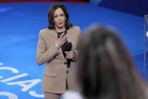 harris-sidesteps-healthcare-for-illegal-immigrants-in-univision-town-hall-washington-examiner
