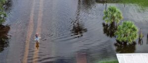 fact-check:-no,-this-video-does-not-show-house’s-walls-collapsing-due-to-hurricane-milton