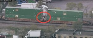 brazen-thieves-caught-looting-freight-train-on-chicago’s-west-side