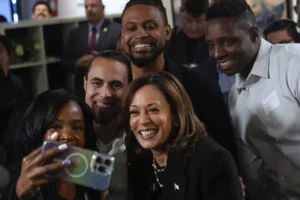 harris-slipping-with-young-black-men-in-battleground-states:-poll-–-washington-examiner