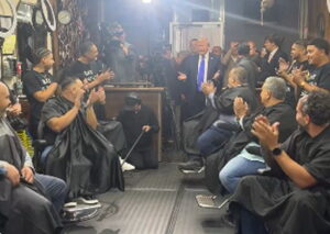 watch:-donald-trump-gets-applauded-during-visit-to-black-barber-shop-in-the-bronx,-ny-(video)-|-the-gateway-pundit-|-by-mike-lachance