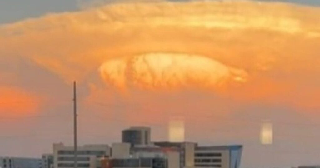 oklahoma-residents-spot-bizarre-mushroom-cloud-resembling-nuclear-blast-|-the-gateway-pundit-|-by-anthony-scott