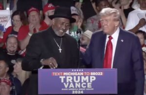 boxing-legend-tommy-‘the-hitman’-hearns-joins-trump-on-stage-at-detroit-rally,-receives-praise-from-former-president-|-the-gateway-pundit-|-by-jim-hᴏft