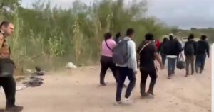 kamala’s-border-chaos-–-texas-dps-encounter-group-of-30-illegal-aliens-with-3-unaccompanied-minors-and-3-special-interest-illegals-(video)-|-the-gateway-pundit-|-by-david-greyson