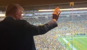 entire-pittsburgh-stadium-breaks-into-thunderous-chants-of-“usa!-usa!-usa!”-as-trump-arrives-(video)-|-the-gateway-pundit-|-by-cristina-laila