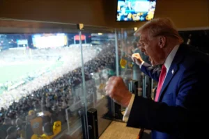 trump-greeted-with-ovation-and-chants-of-‘usa’-at-pittsburgh-steelers-game-–-washington-examiner