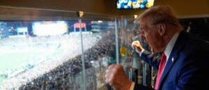 fans-at-acrisure-stadium-chant-‘u-s-a’-as-trump-attends-jets-steelers-game-in-pittsburgh