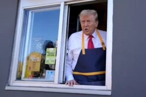 mcdonald’s-serves-up-nonpartisan-response-to-trump-visit:-‘we-are-golden’-–-washington-examiner