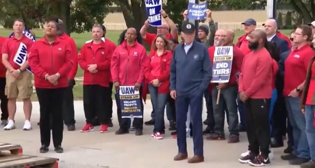 wow!-doddering-old-biden-shuffles-around-confused-on-picket-line-for-12-minutes-–-then-takes-off-to-california-for-ritzy-fundraiser-(video)-|-the-gateway-pundit-|-by-cristina-laila