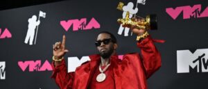 fact-check:-no,-taylor-swift-is-not-named-in-diddy-lawsuit-involving-rape-of-13-year-old-girl