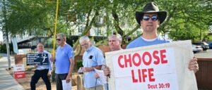 fact-check:-was-a-woman-arrested-for-praying-in-front-of-an-abortion-clinic?