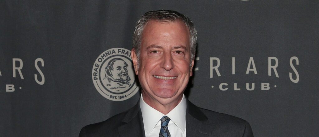 bill-de-blasio-spends-3-hours-making-out-with-mystery-date-at-rooftop-bar:-report