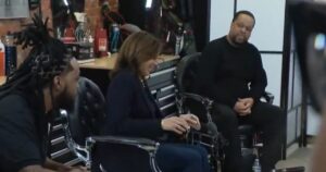 cringe:-a-desperate-kamala-harris-visits-barbershop-in-philly-and-breaks-out-her-fake-accent-in-last-minute-pitch-to-black-voters-(video)-|-the-gateway-pundit-|-by-cristina-laila