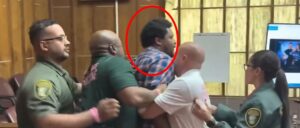 convicted-murderer-attempts-to-lunge-towards-victim’s-father-in-chaotic-courtroom-scene,-video-shows