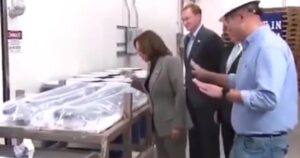 “do-not-touch-it!”-–-idiot-kamala-harris-tours-semiconductor-plant-and-it-went-exactly-how-you-would-expect-(video)-|-the-gateway-pundit-|-by-cristina-laila