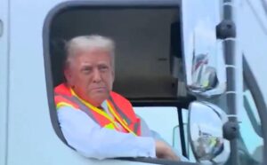 “this-truck-is-in-honor-of-kamala-and-joe-biden”-–-epic!-trump-trolls-democrats-after-getting-picked-up-in-maga-garbage-truck-(video)-|-the-gateway-pundit-|-by-cristina-laila