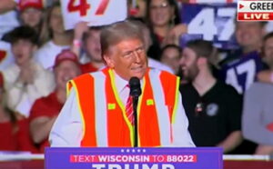 comedy-gold:-trump-brings-the-house-down-in-wisconsin-talking-about-orange-vest-–-‘makes-me-look-thinner’-(video)-|-the-gateway-pundit-|-by-mike-lachance