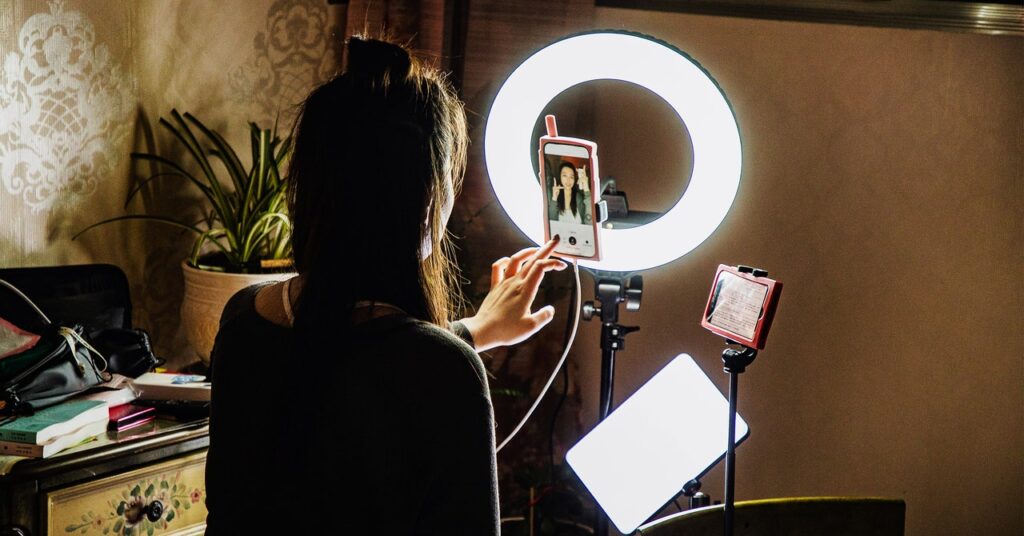 tiktok-stars-are-turning-to-24/7-livestreams-for-cash