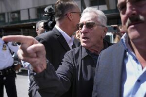 robert-de-niro-campaigns-for-kamala-harris-at-the-philadelphia-eagles-game-–-washington-examiner