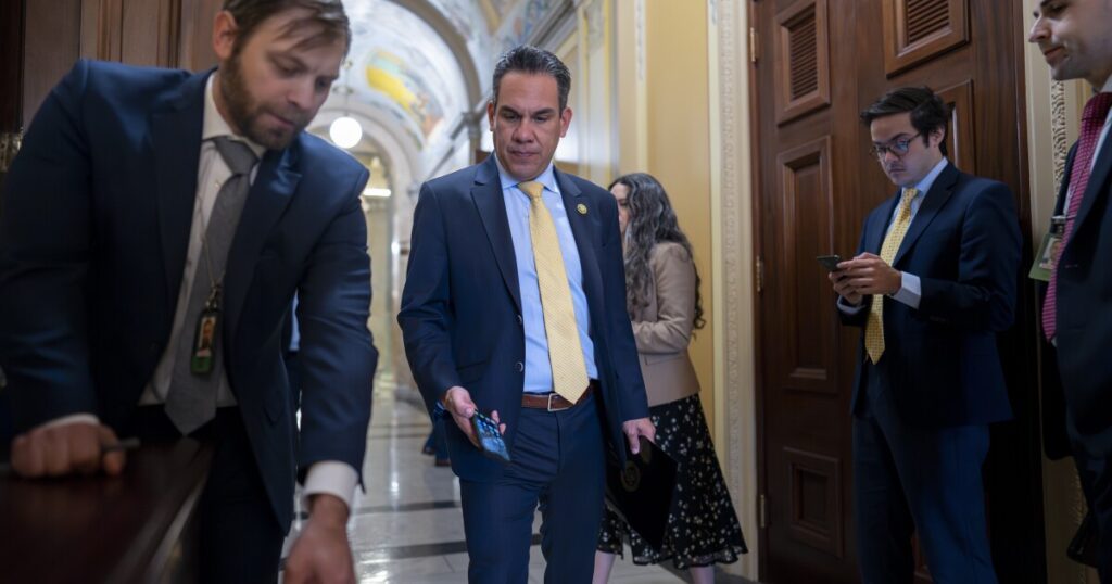 house-democrats-challenge-mccarthy-to-vote-on-senate-bill-to-avoid-government-shutdown