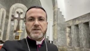 iraqi-priest-prays-for-trump’s-victory:-calls-on-god-to-send-a-strong-leader-to-protect-persecuted-christians-and-bring-peace-to-the-middle-east-|-the-gateway-pundit-|-by-jim-hᴏft